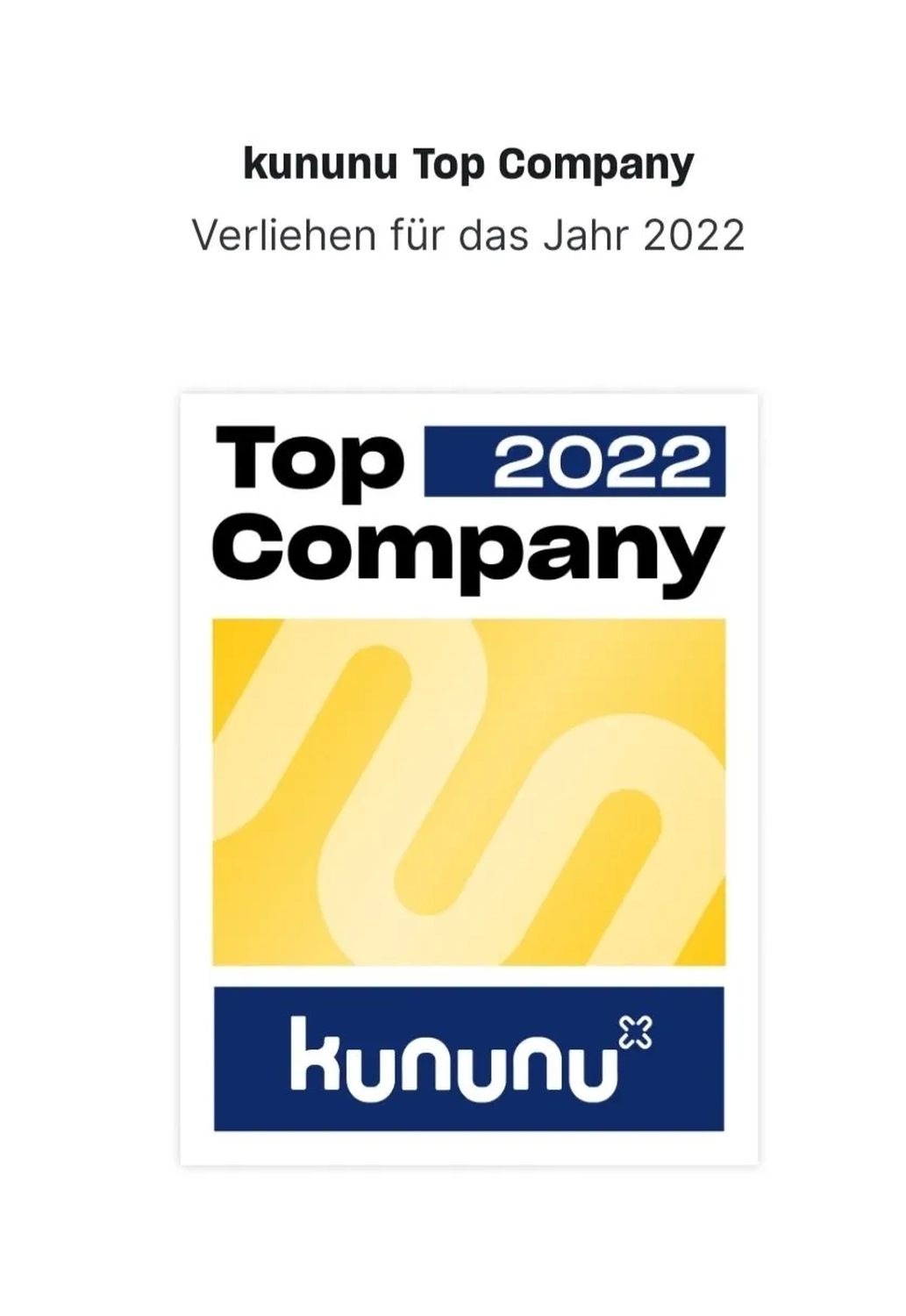 Mi Casa-Dein zu Hause - Familien- und Seniorenbetreuung - Das Logo der Auszeichnung „Top Company“ von Kununu mit einem abstrakten gelben Wellenmuster auf weißem Hintergrund.